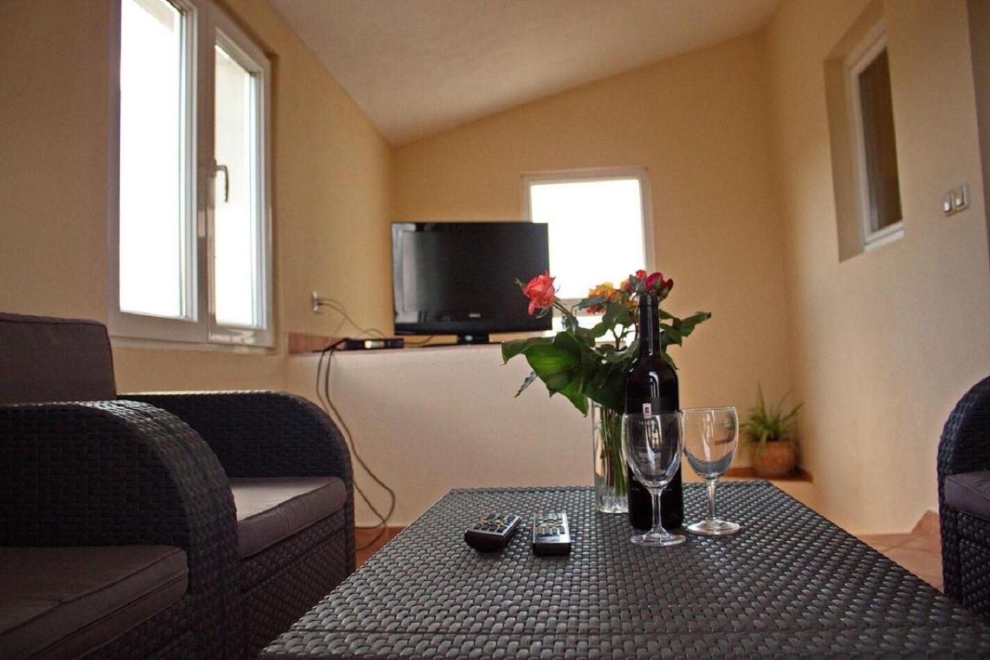 Apartment Dita Nin Eksteriør billede